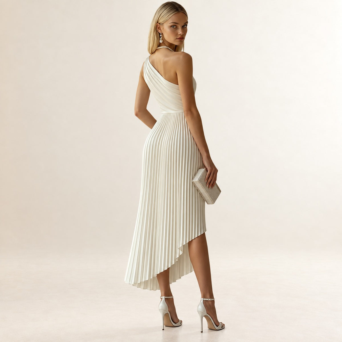Robe midi pour femmes à épaule nue, plissée et à ourlet haut-bas