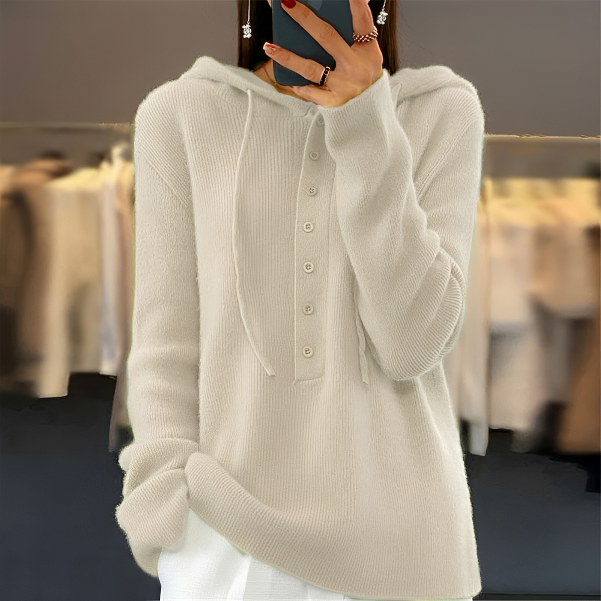 Sweat à capuche femme avec patte de boutonnage et cordon de serrage, manches longues - coupe décontractée
