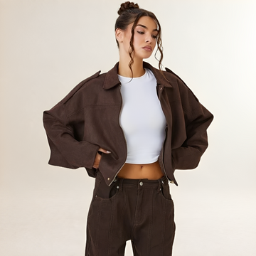 Vêtement: Veste bomber pour femmes - coupe cropboxy avec épaulettes et ourlet froncé