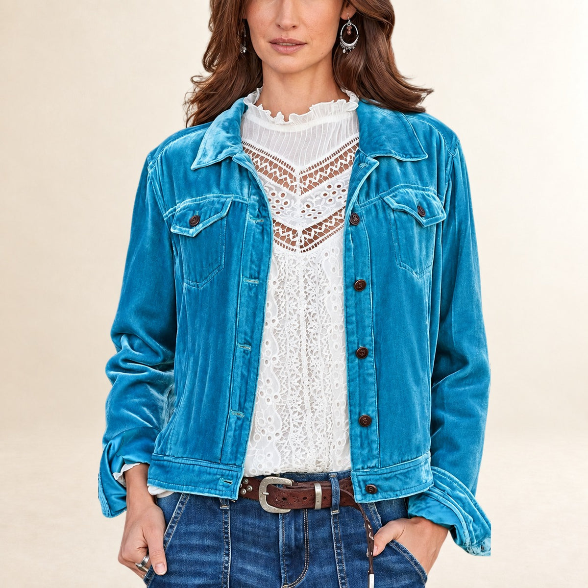 Veste-chemise femme à boutons, col chemise et poches poitrine à rabat