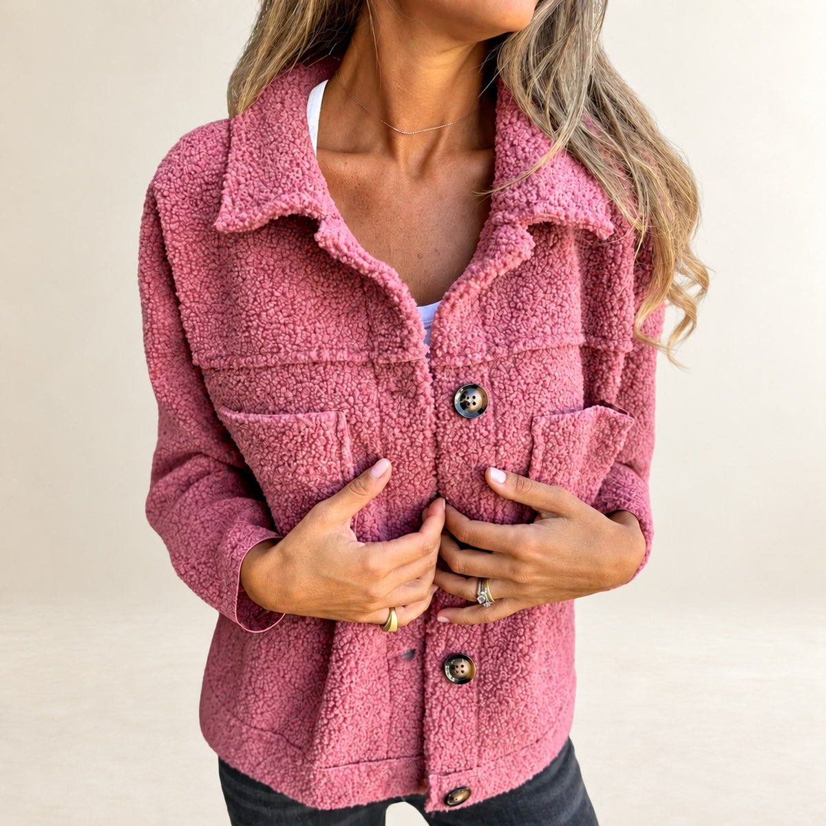 Veste courte femme à boutons frontaux, texture texturée, col en revers et poches plaquées