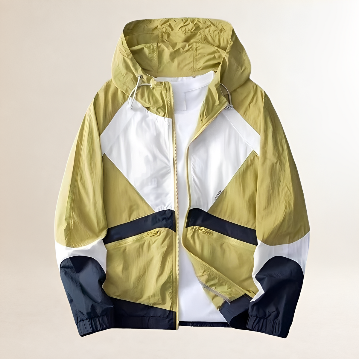 Veste de pluie homme à coupe régulière avec capuche ajustable et poches zippées