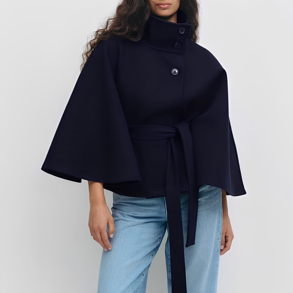Veste femme cape à col haut et fermeture bouton avec ceinture coupe décontractée