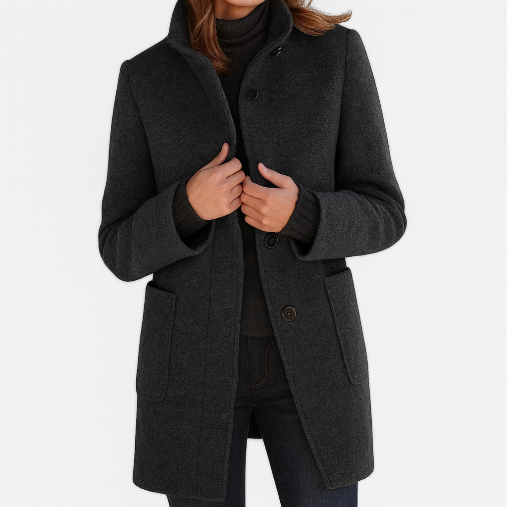 Veste femme col haut boutonnière – longueur hip, coupe décontractée, poches latérales visibles