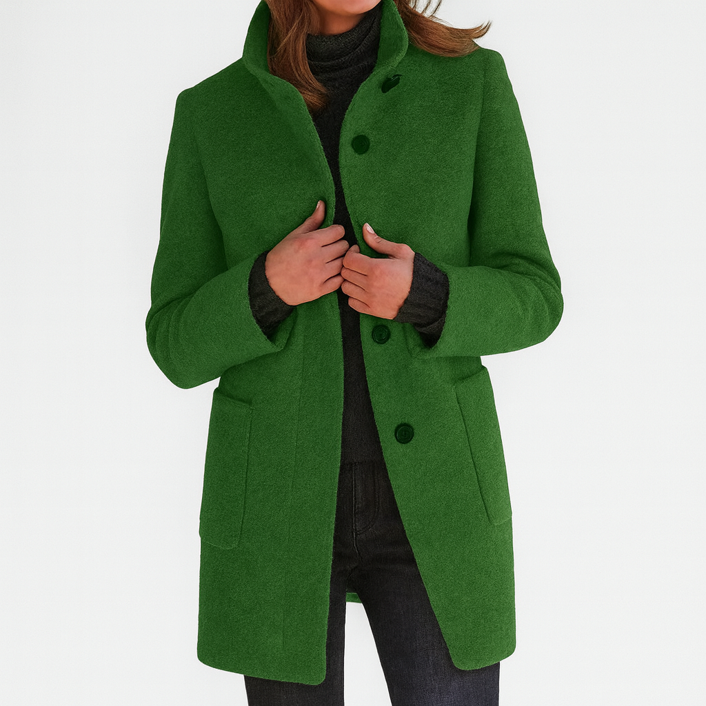 Veste femme col haut boutonnière – longueur hip, coupe décontractée, poches latérales visibles
