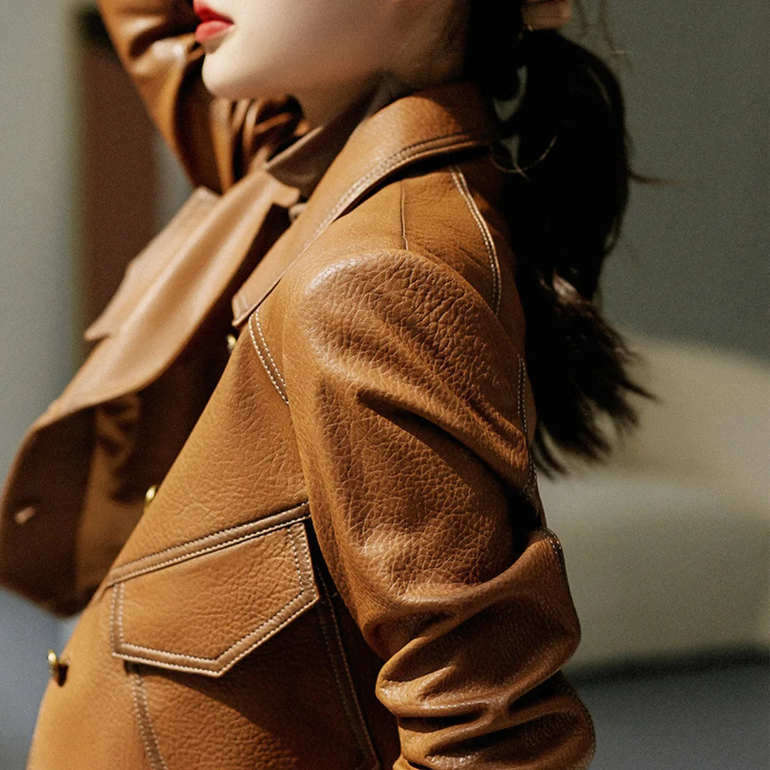 Veste femme à col structuré, poches plaquées et fermeture bouton