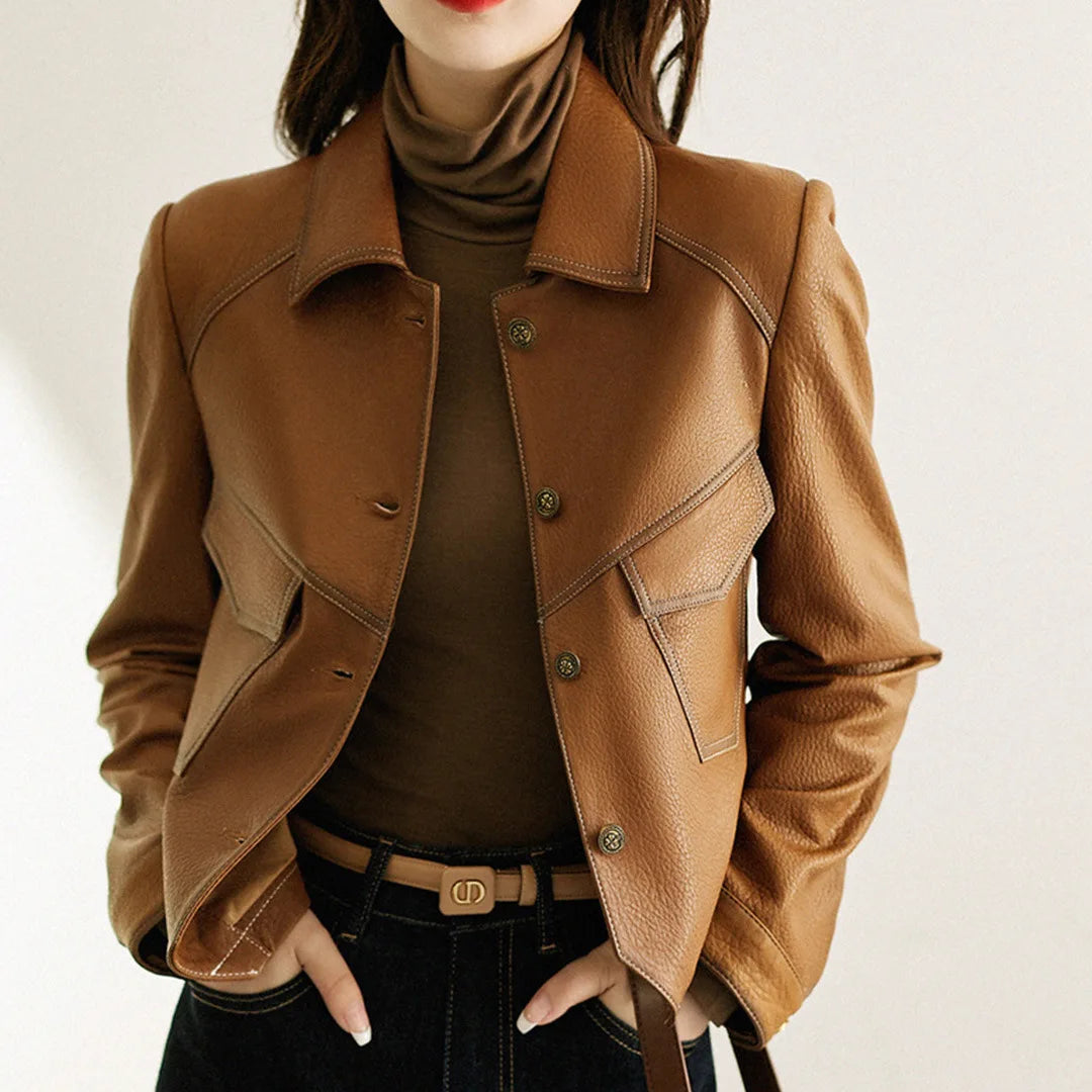Veste femme à col structuré, poches plaquées et fermeture bouton