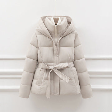 Veste femme saisonnière à capuche rembourrée avec ceinture - coupe décontractée