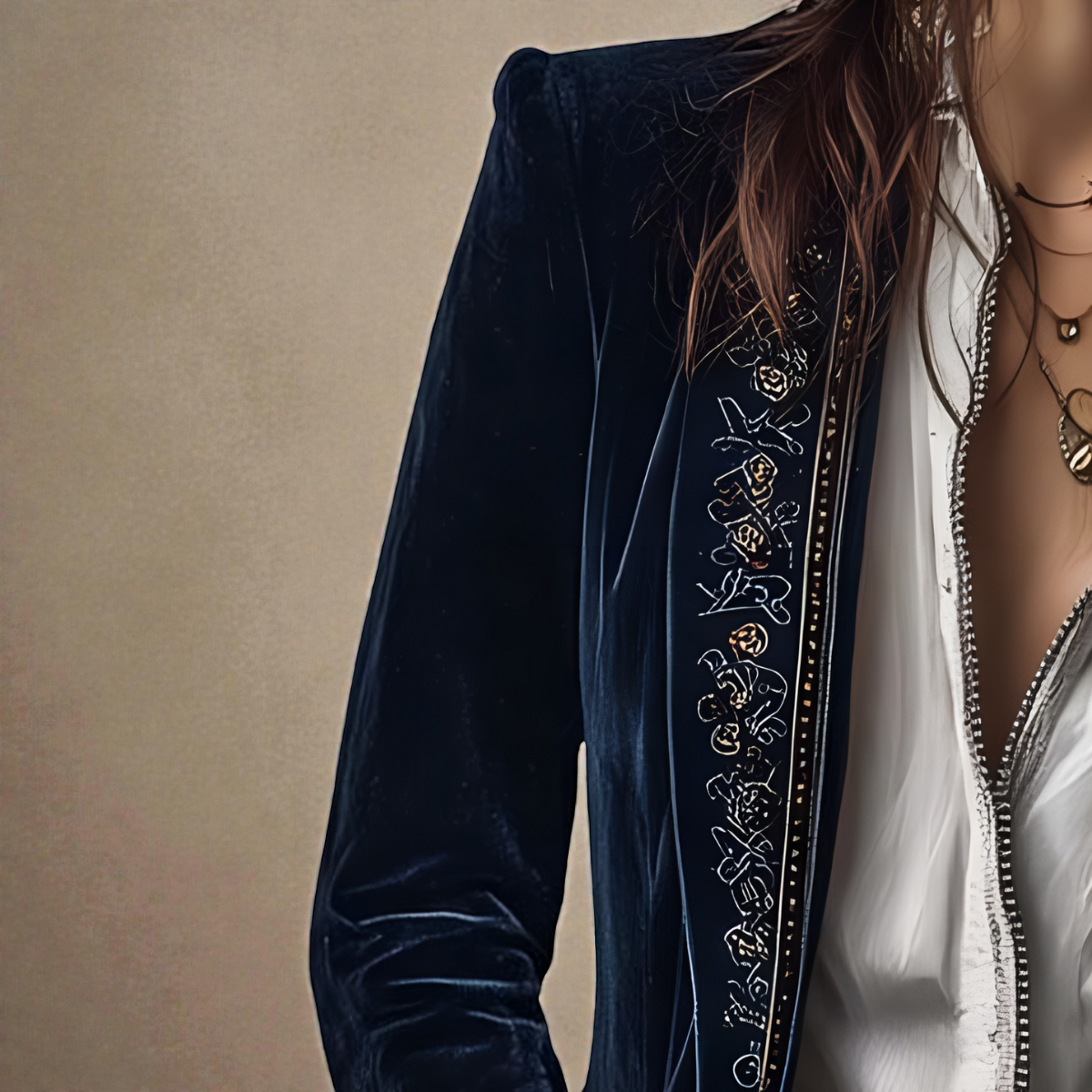 Veste femme tailleur longue à coupe structurée - empiècements brodés et poignets larges
