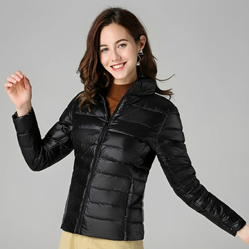 Veste légère pour femmes à design matelassé, col montant, fermeture éclair