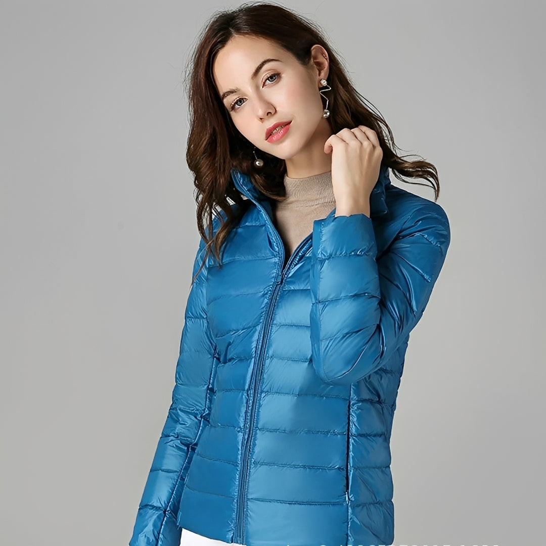 Veste légère pour femmes à design matelassé, col montant, fermeture éclair
