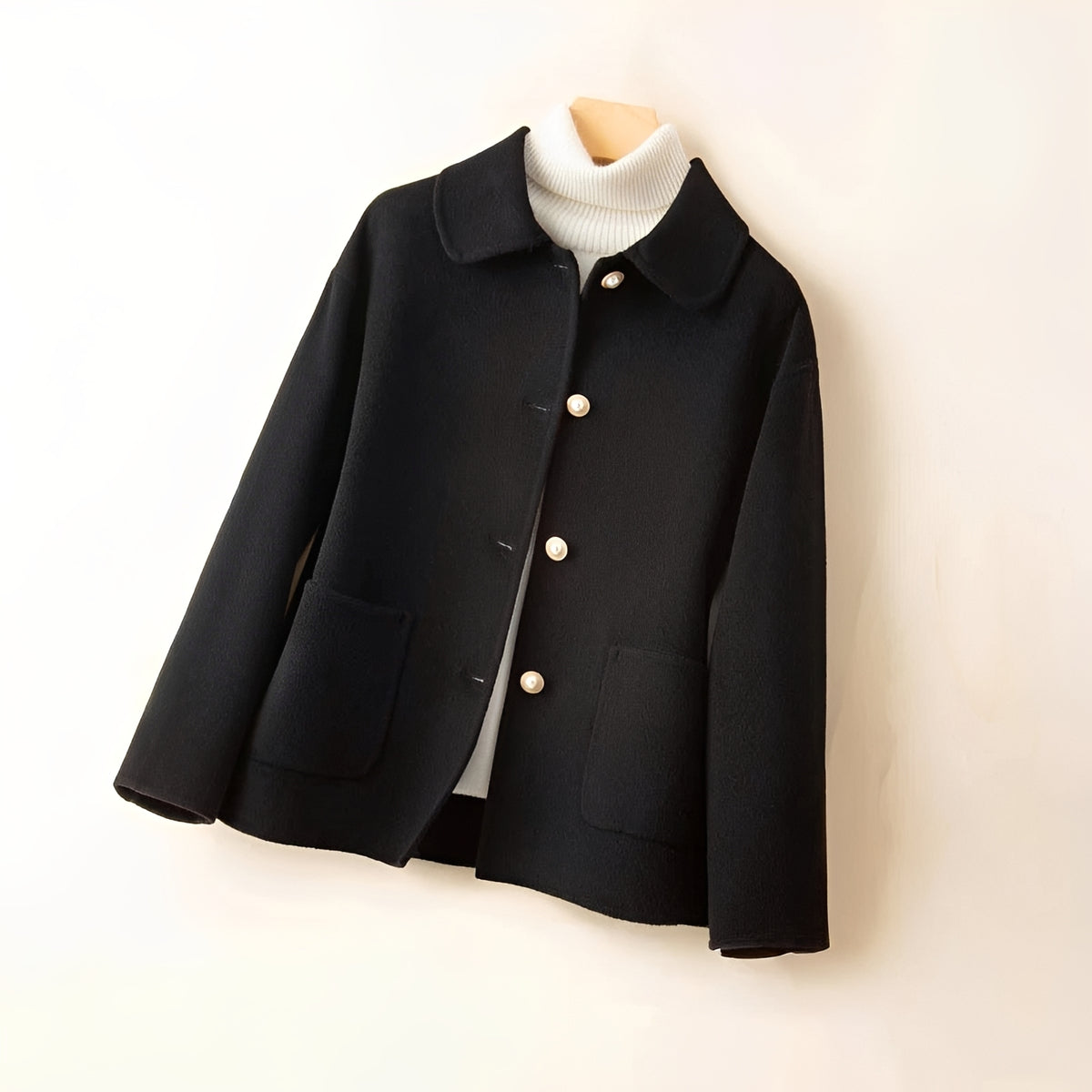 Veste pour femmes à boutons avec col rabattu et poches plaquées