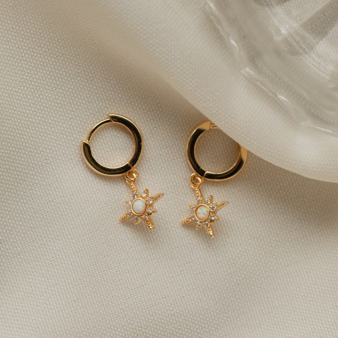 Boucles d'oreilles Huggie Opal Starburst - Boucles d'oreilles en étoile en zircon