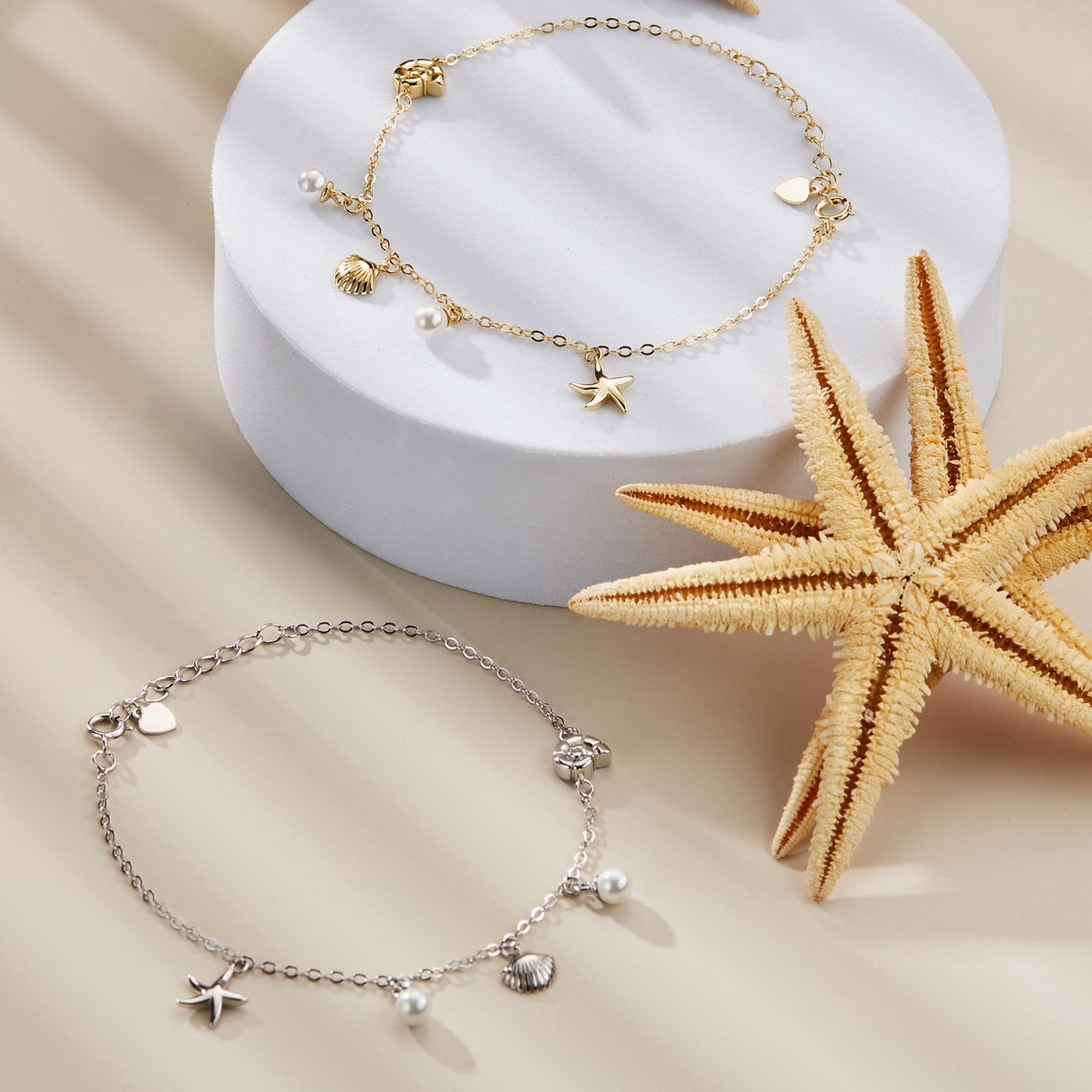Bracelet avec charme de coquillage et étoile de mer