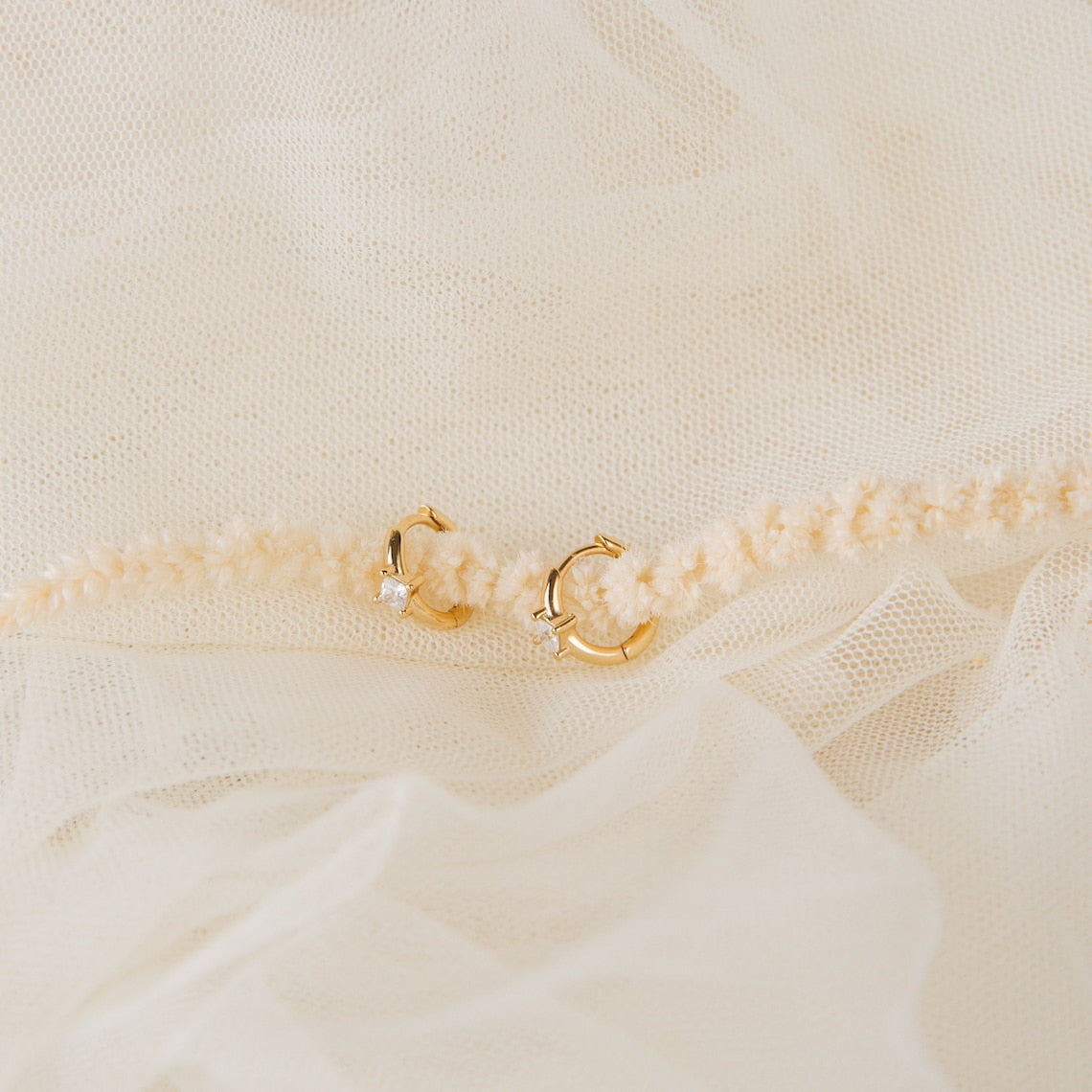 Boucle d'oreille en diamant - Boucle d'oreille Huggie brillante