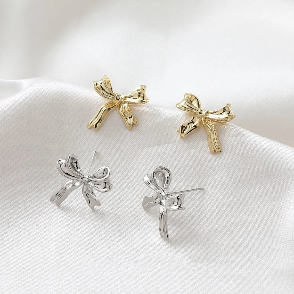 Boucles d'oreilles en or blanc avec nœud - Boucles d'oreilles à bouton avec motif de nœud