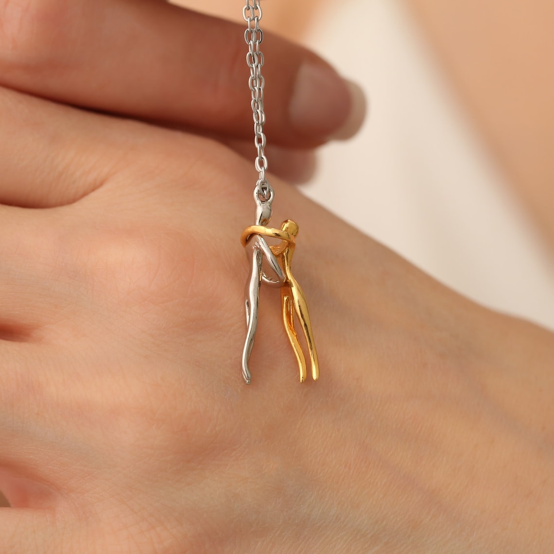 Pendentif Love Hug - Collier de couple avec étreinte