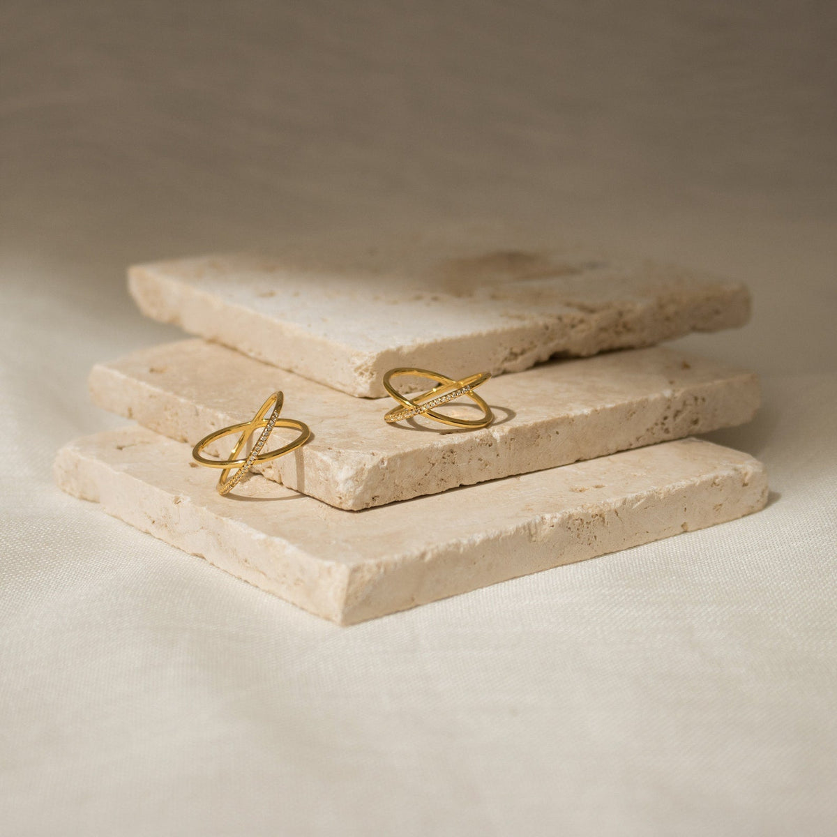 Lena – Bague de luxe Pavé X