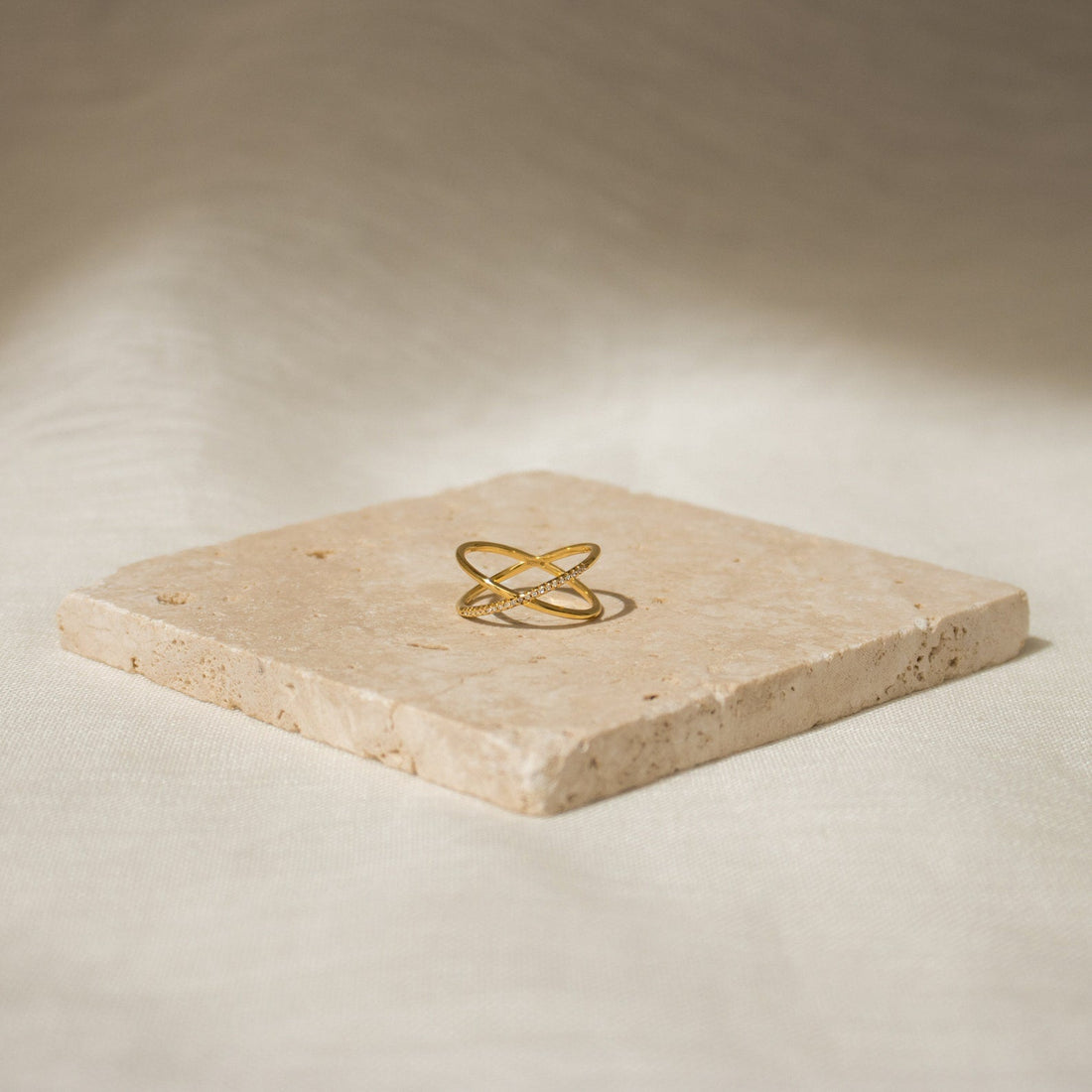 Lena – Bague de luxe Pavé X