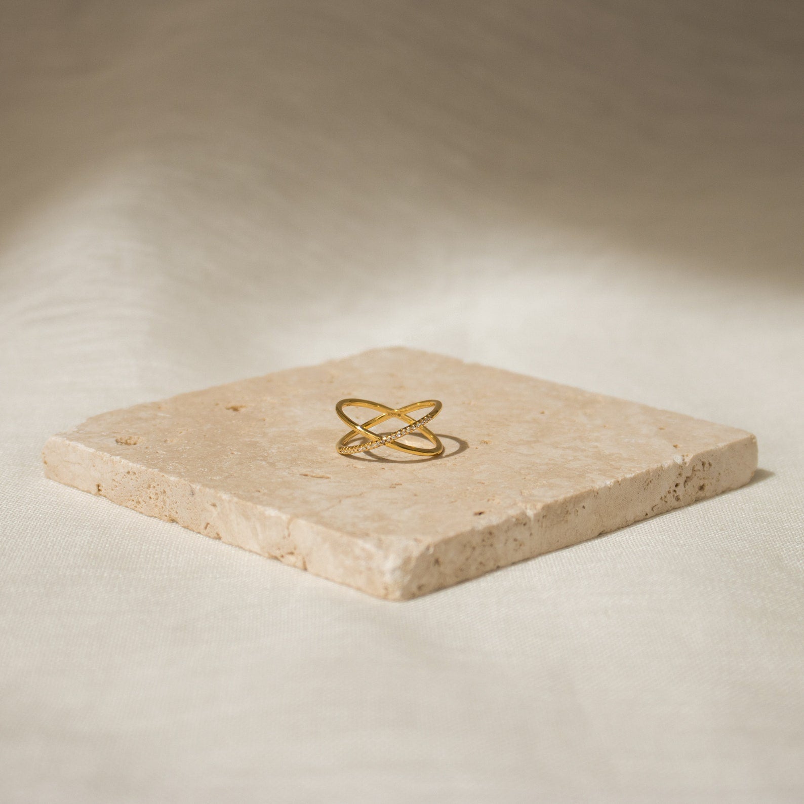 Lena – Bague de luxe Pavé X