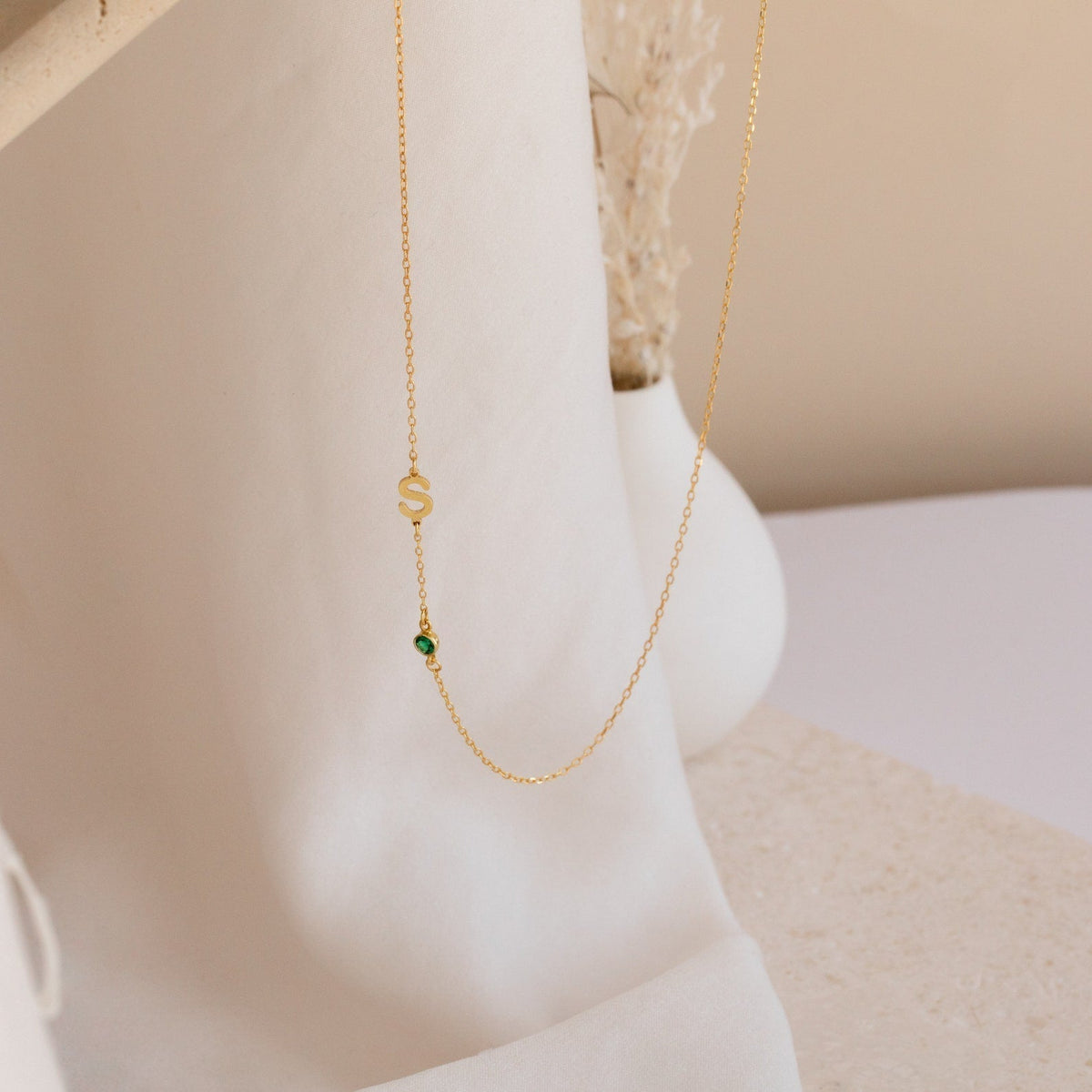 Pendentif Lettre avec Pierre - Collier d'Initiales Personnalisées