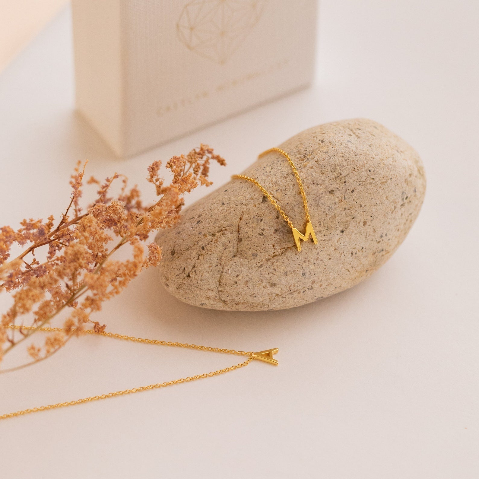 Jasmine – Collier délicat avec initiale personnalisée