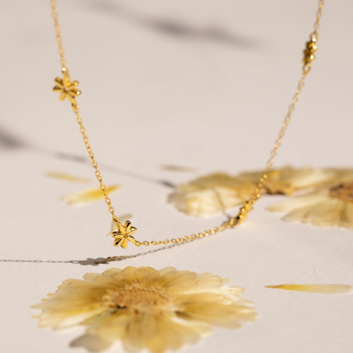 Collier de fleur - collier de marguerites avec perles
