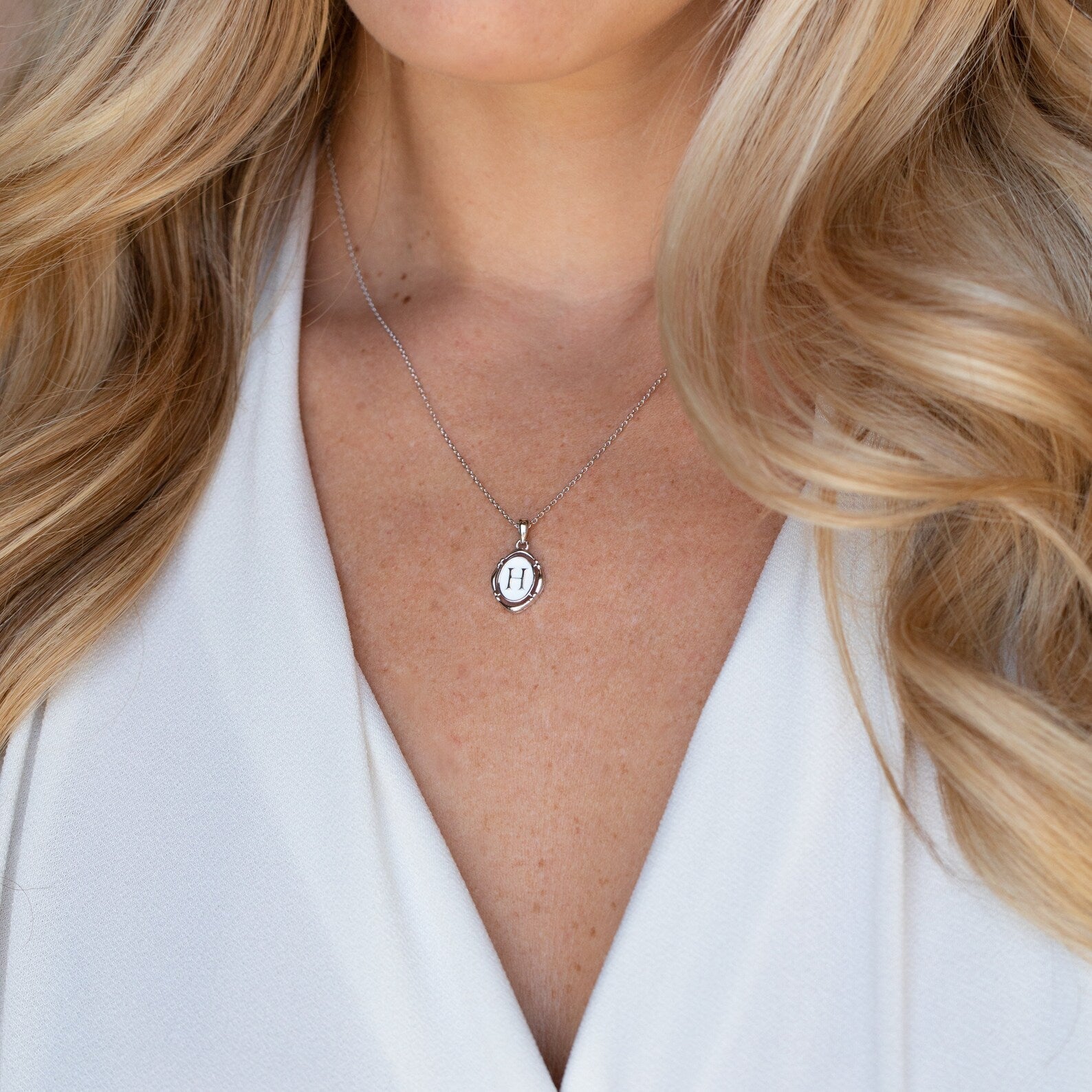 Camille – Collier avec pendentif avec initiale personnalisée