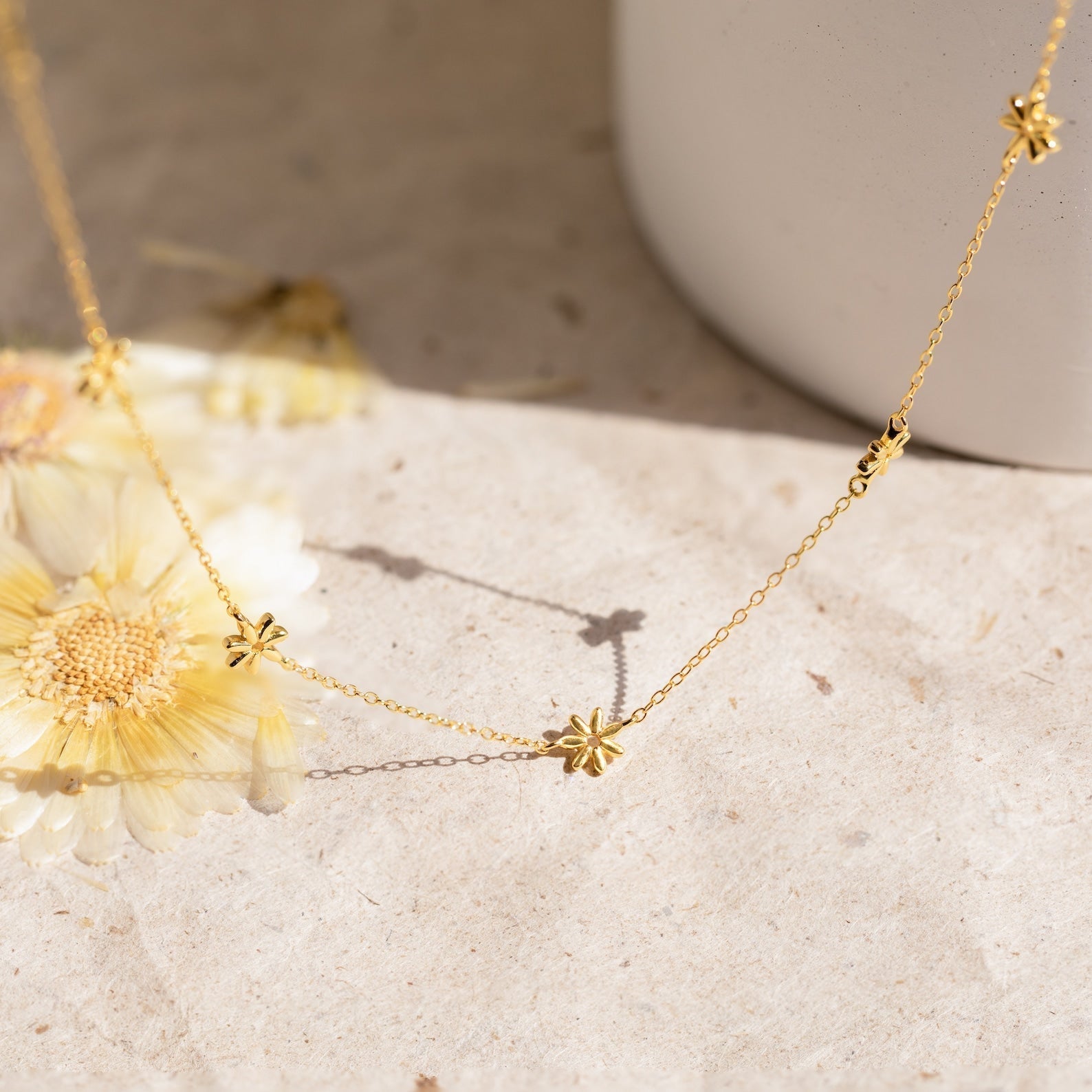 Collier de fleur - collier de marguerites avec perles