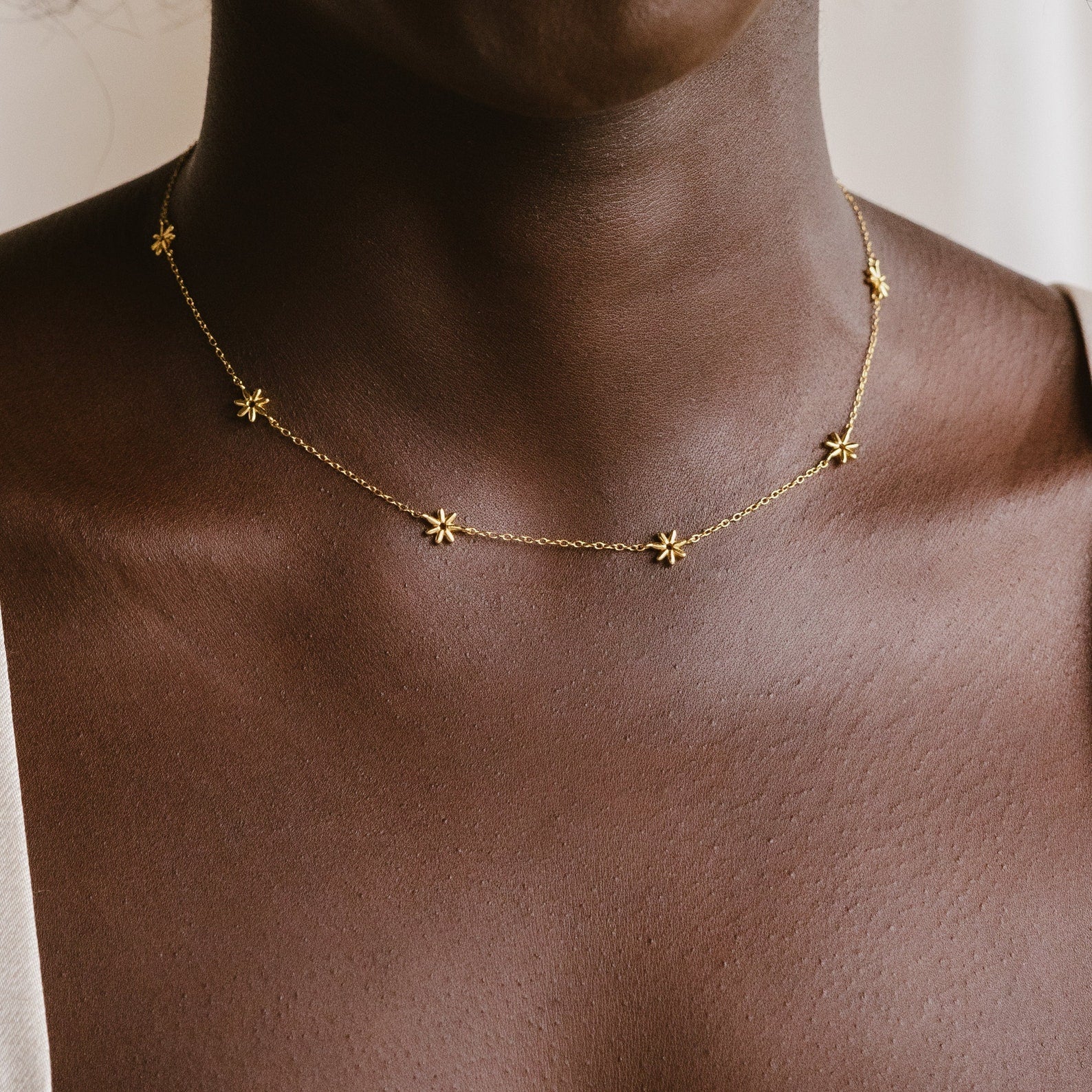 Collier de fleur - collier de marguerites avec perles