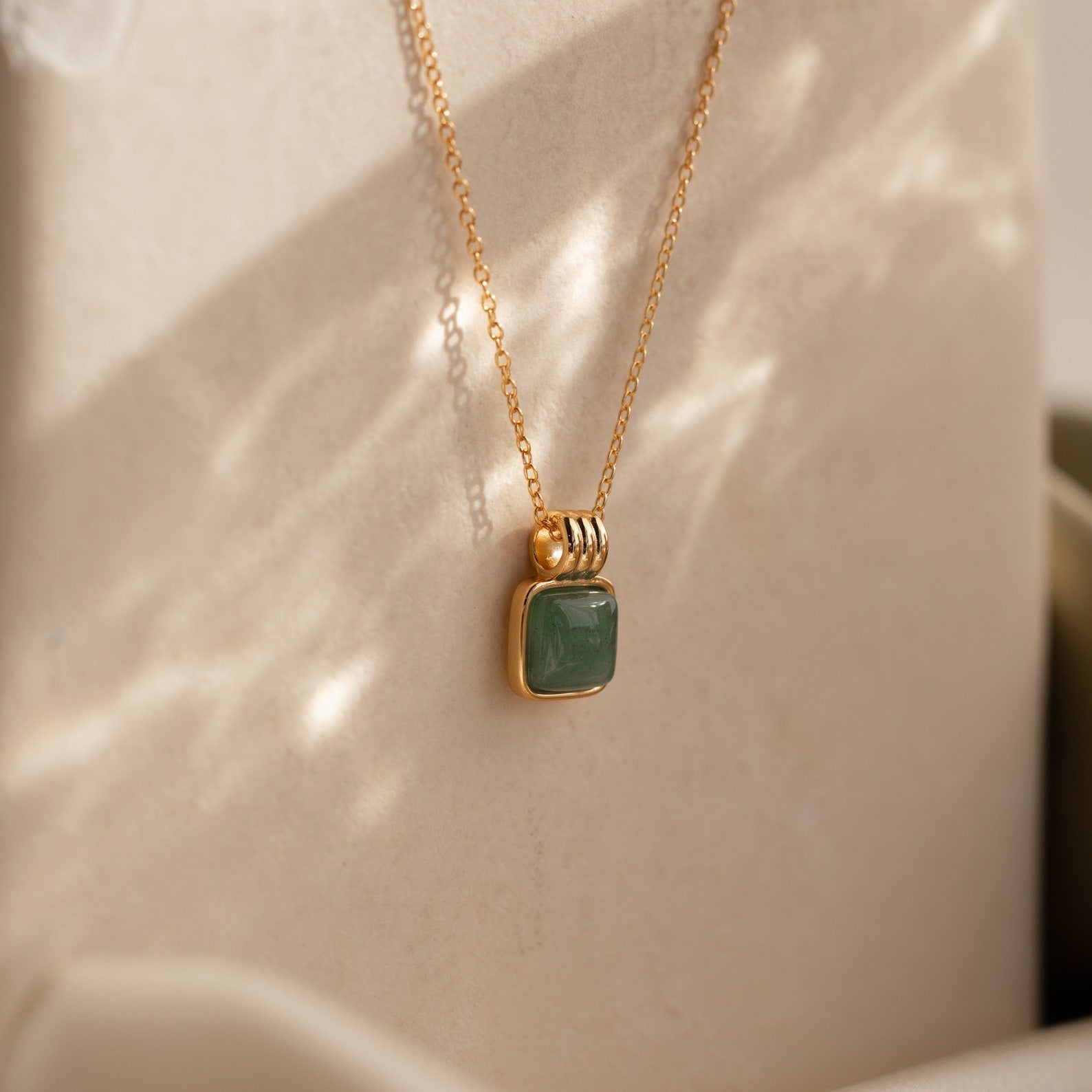 Collier de jade avec pendentif - Collier de jade brillant