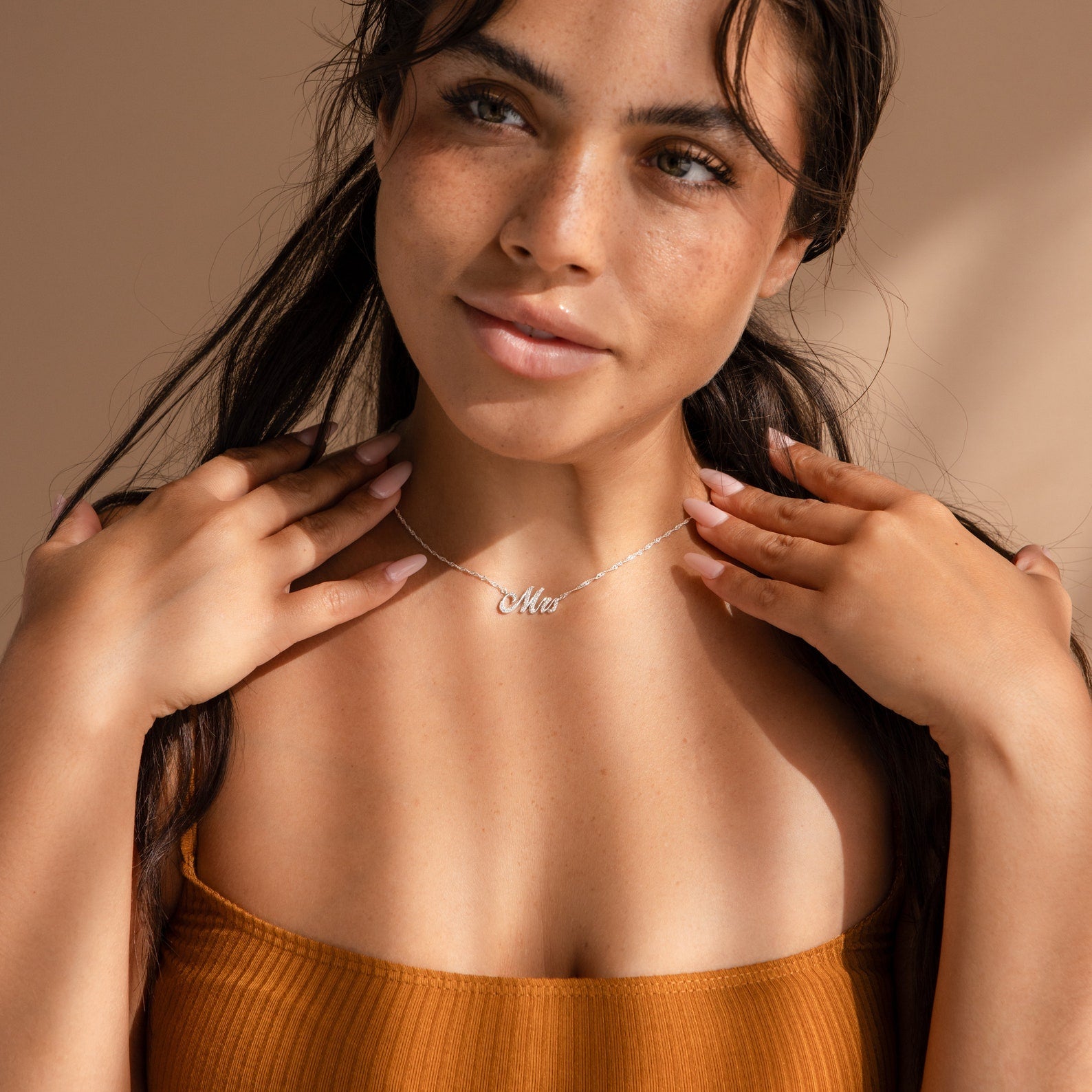 Claire – Collier avec nom Pavé Brillant
