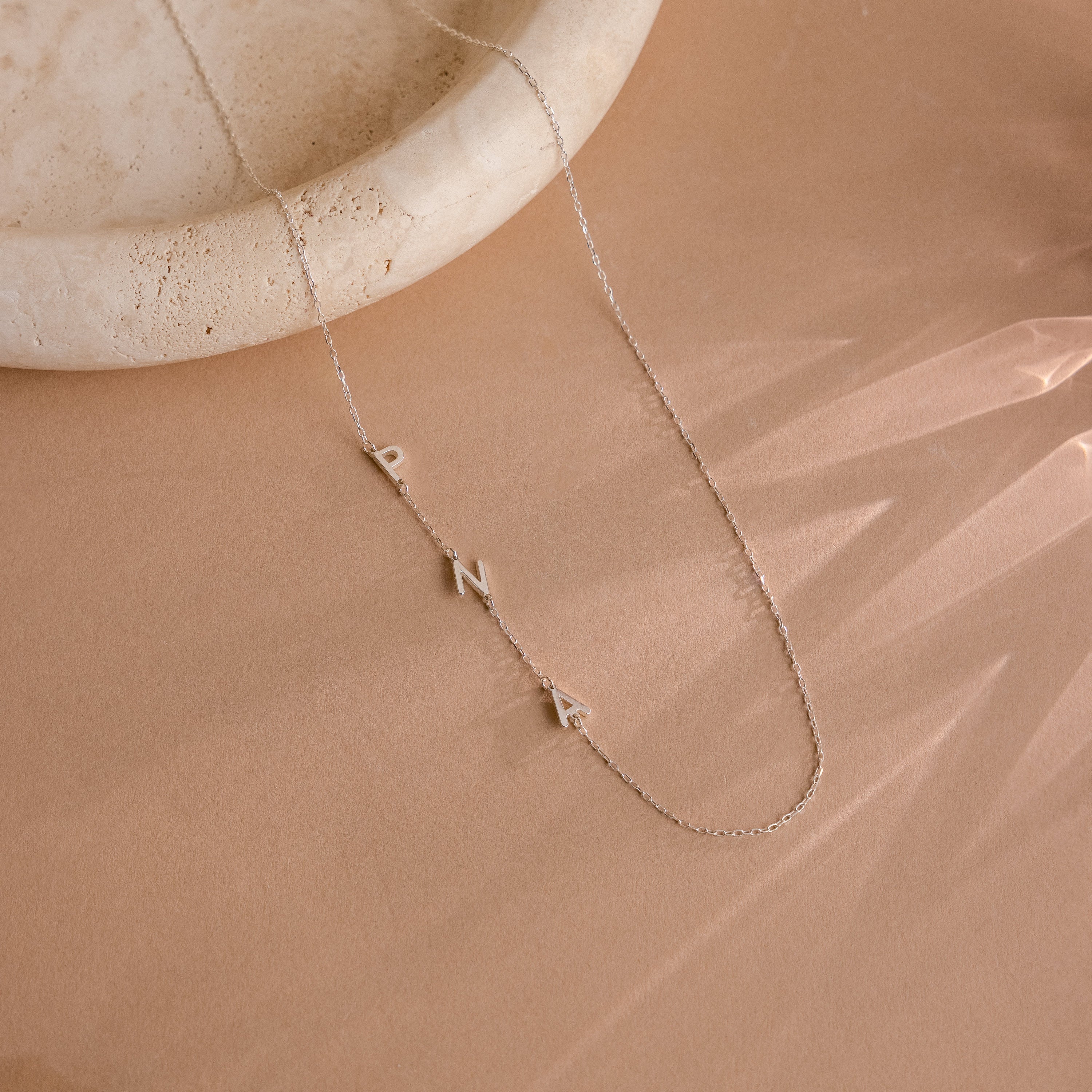 Collier avec initiales latérales - Collier de lettres individuelles