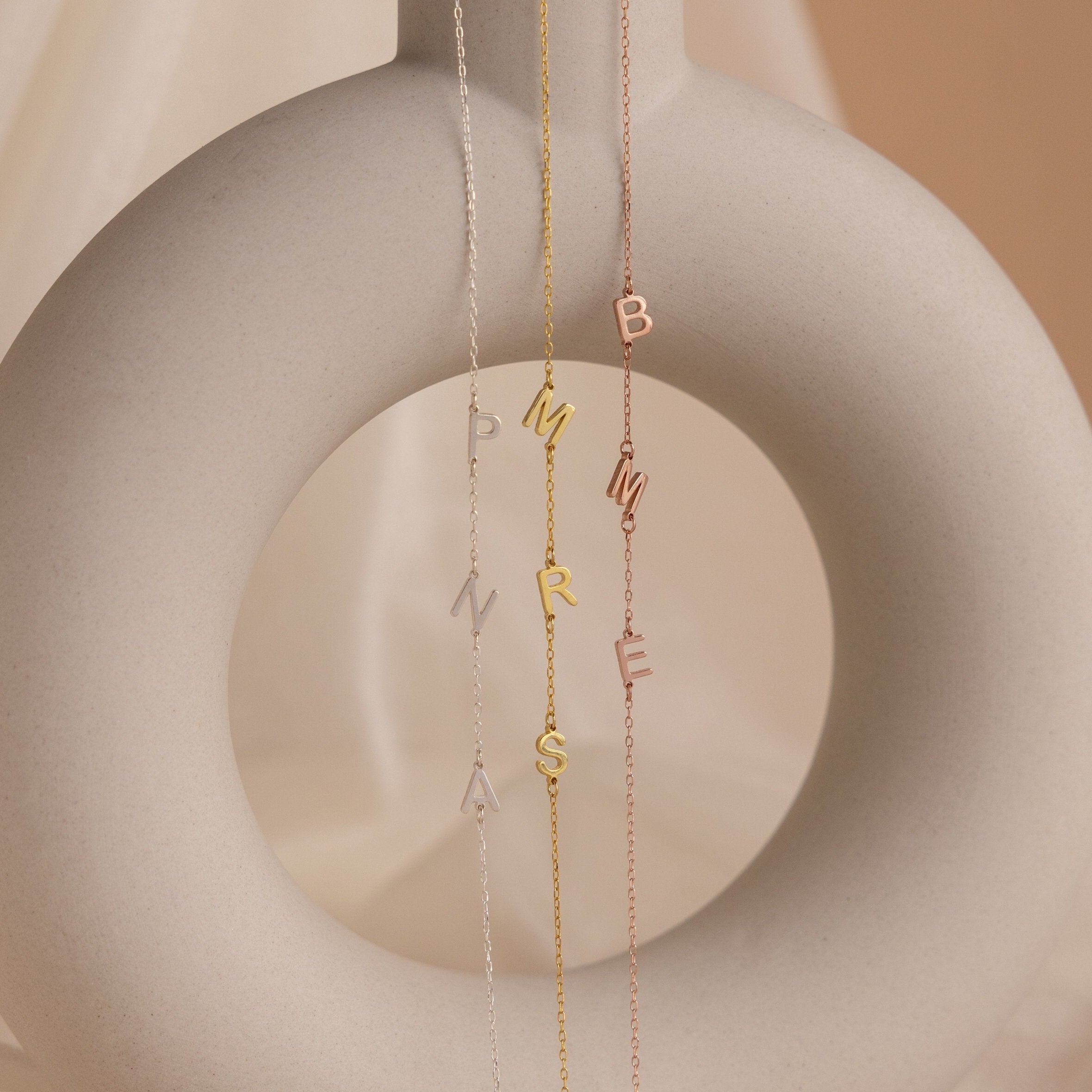 Collier avec initiales latérales - Collier de lettres individuelles