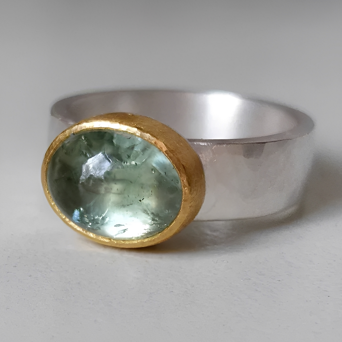 Selma – Bague vintage avec pierre verte ronde
