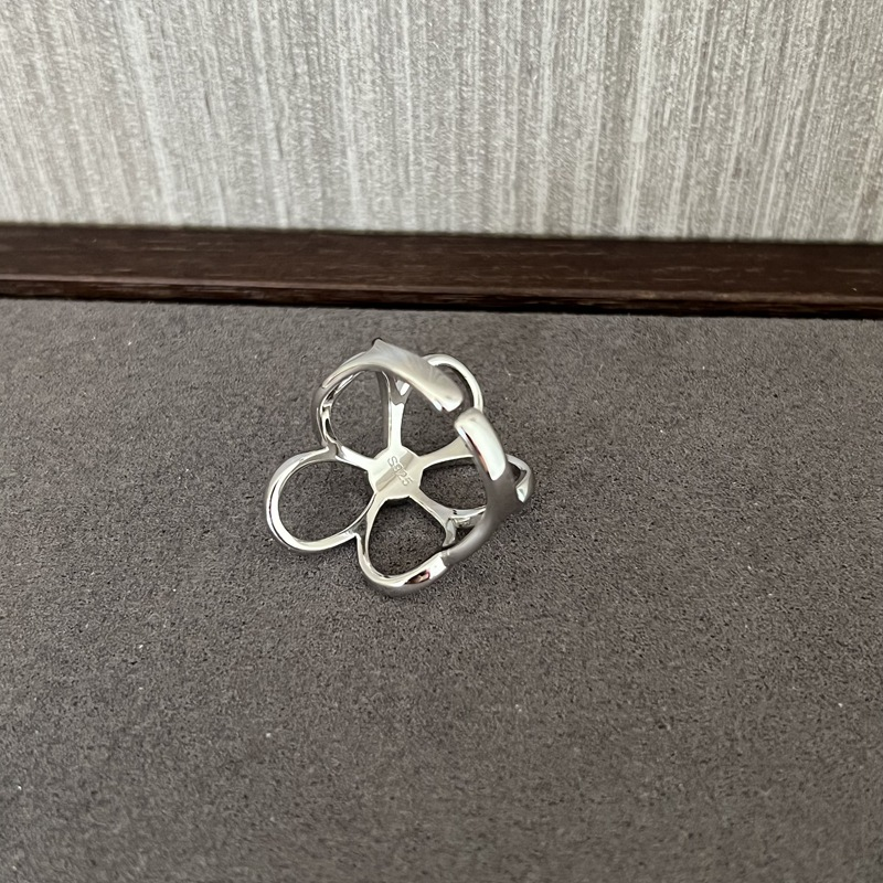 Alizee – bague pétale en argent sterling
