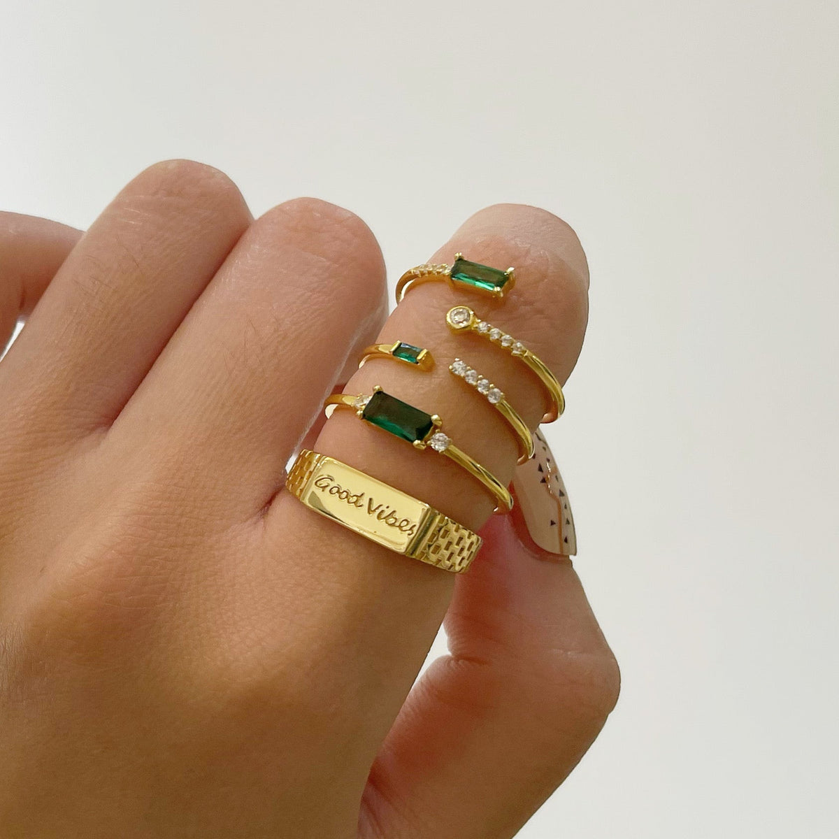 Fen - Bague baguette douce avec zirconia verte