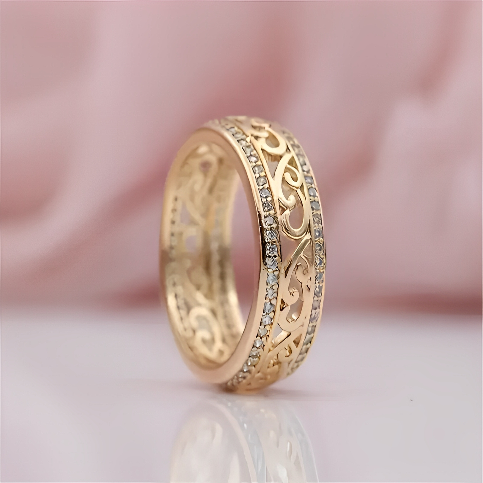 Jevy – Bague dorée large avec des creux