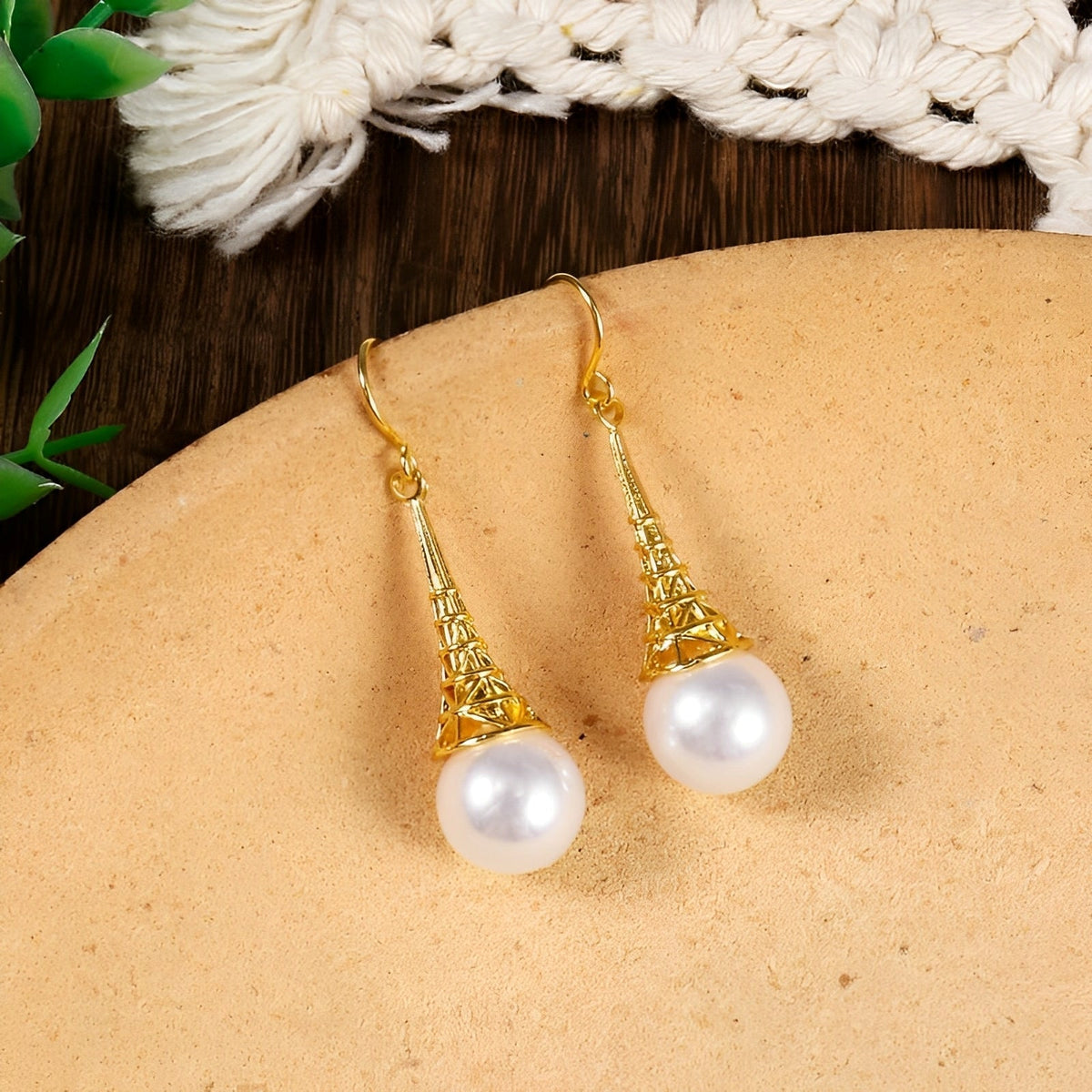 Feliza – Boucles d'oreilles vintage dorées avec perles pendantes