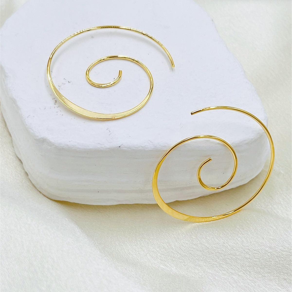 Yara – Boucles d'oreilles spirales boho en argent