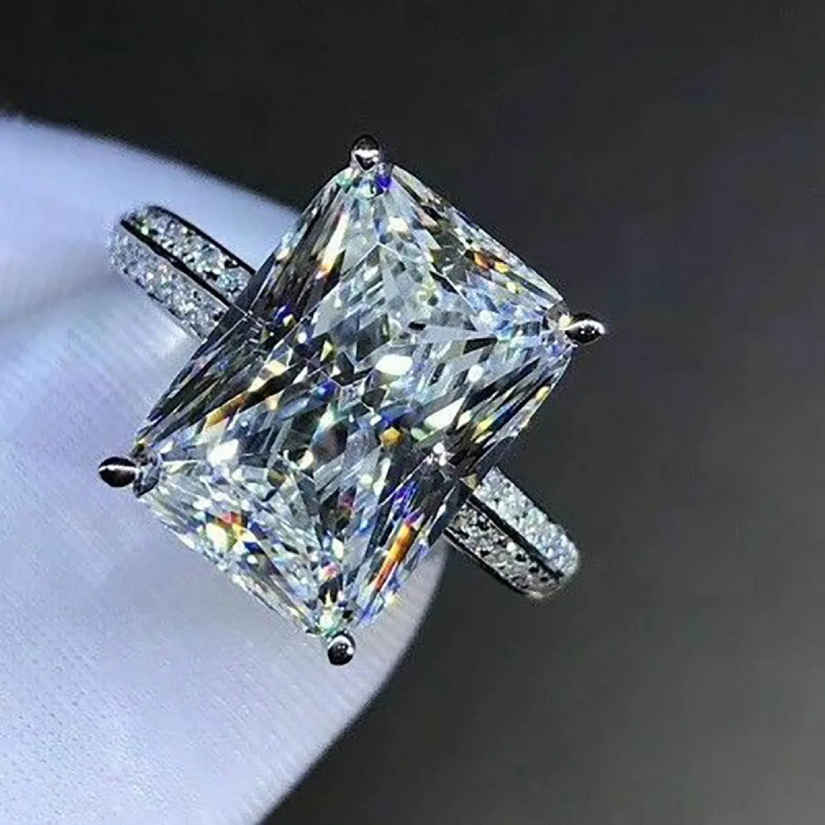 Jade – Bague avec zirconia de grande taille