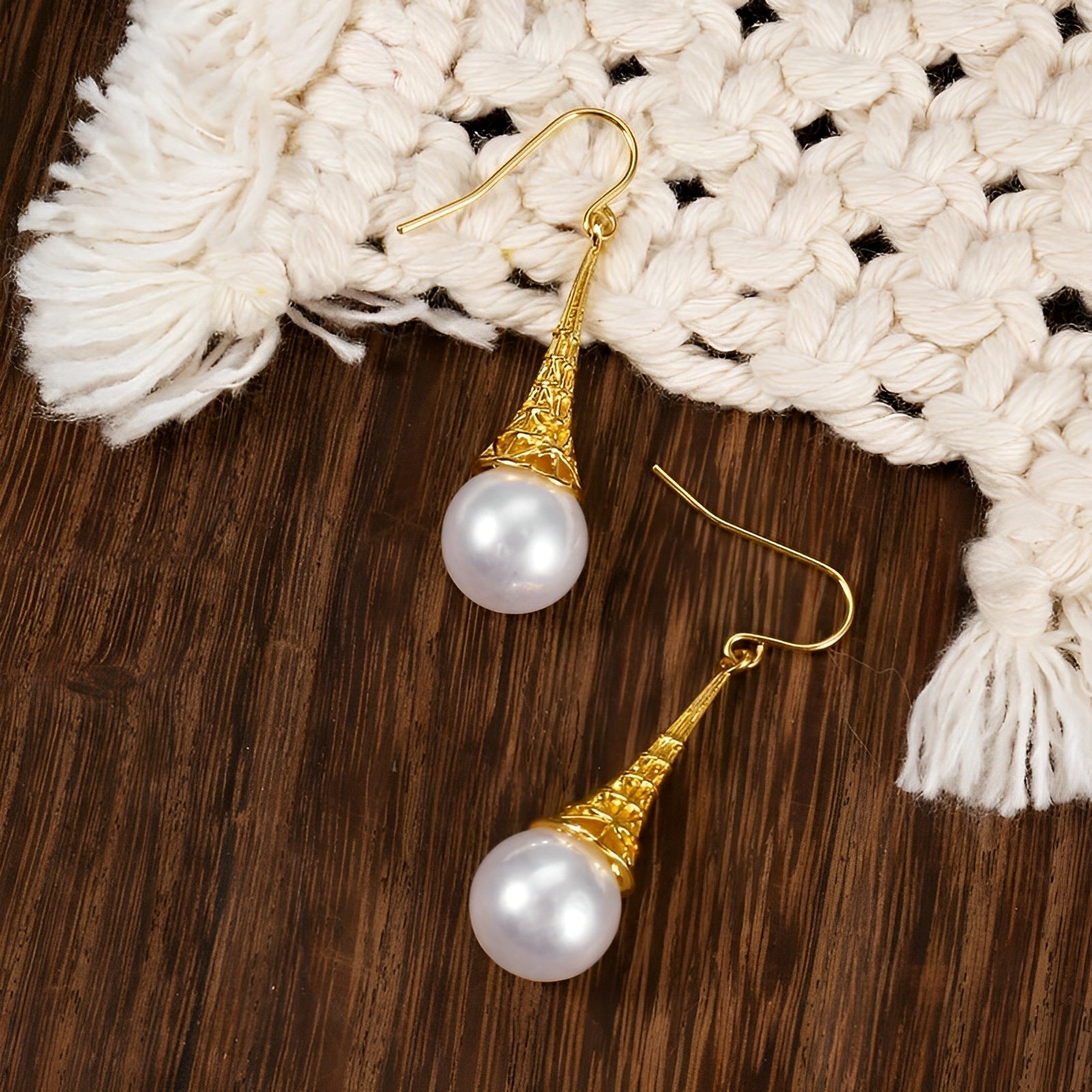 Feliza – Boucles d'oreilles vintage dorées avec perles pendantes