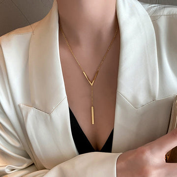 Vera – Collier avec pendentif géométrique