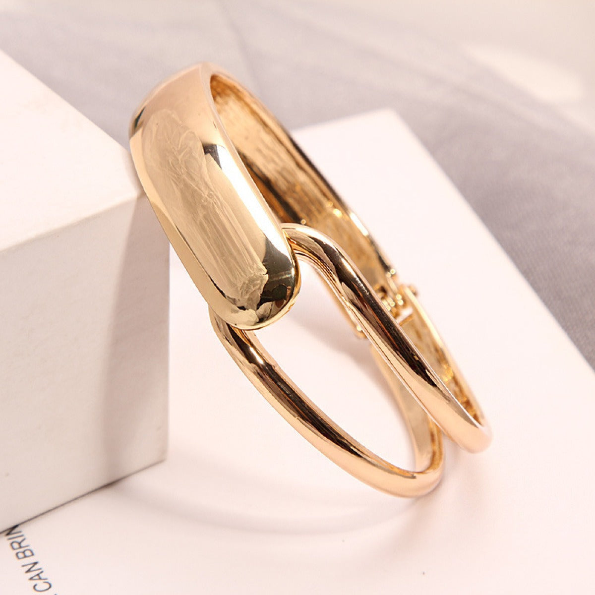 Alyssa – Bracelet doré élégant