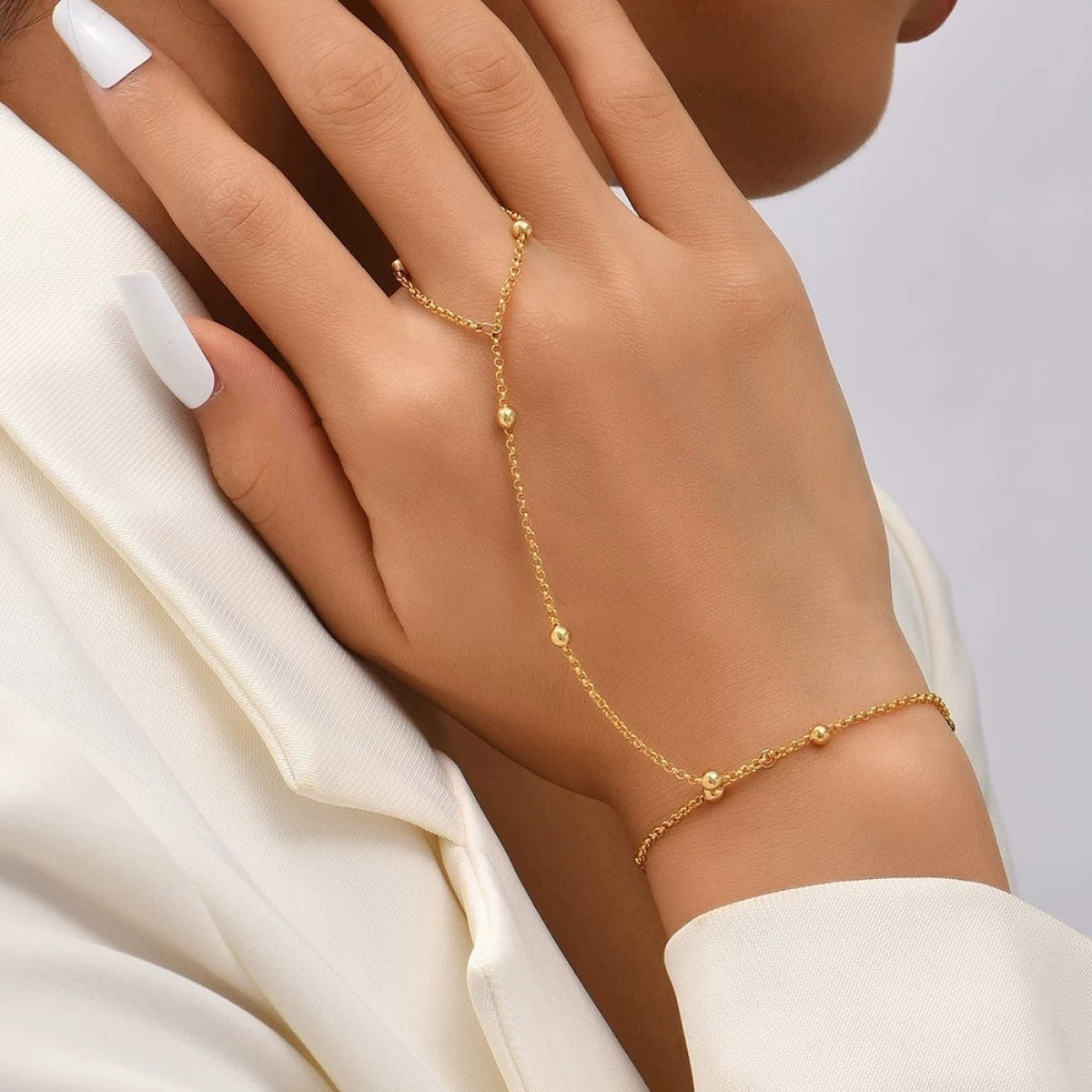 Lisa – Bracelet chaîne de perles et gants