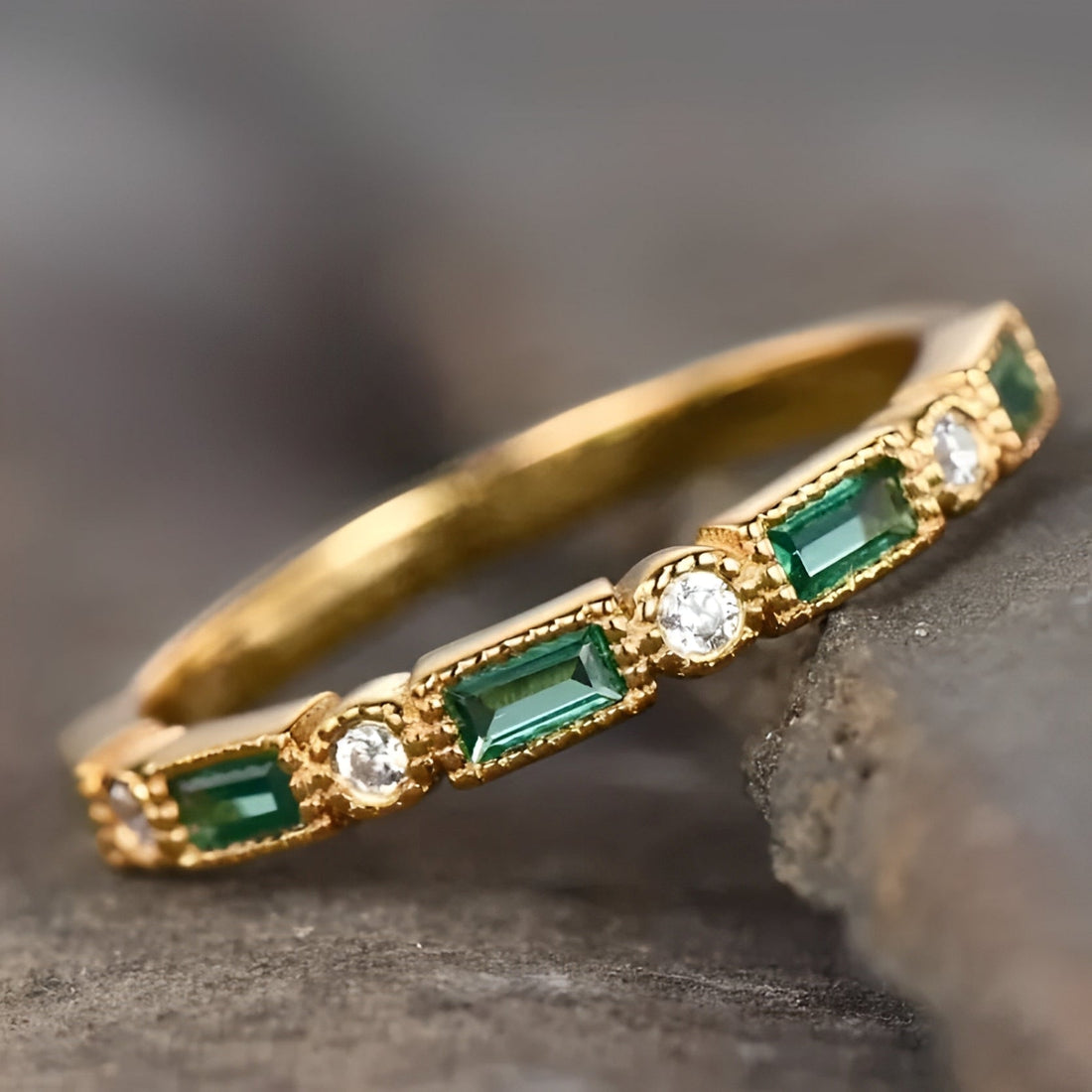 Sana – Bague vintage verte au design serti