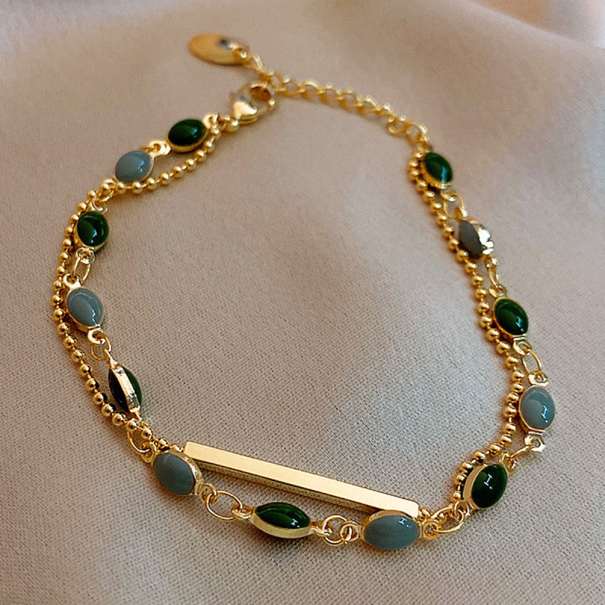 Manon – Bracelet en pierre verte en or