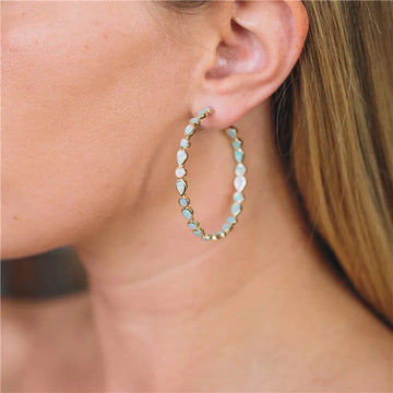 Raya – Boucles d'oreilles vintage dorées avec opale bleue