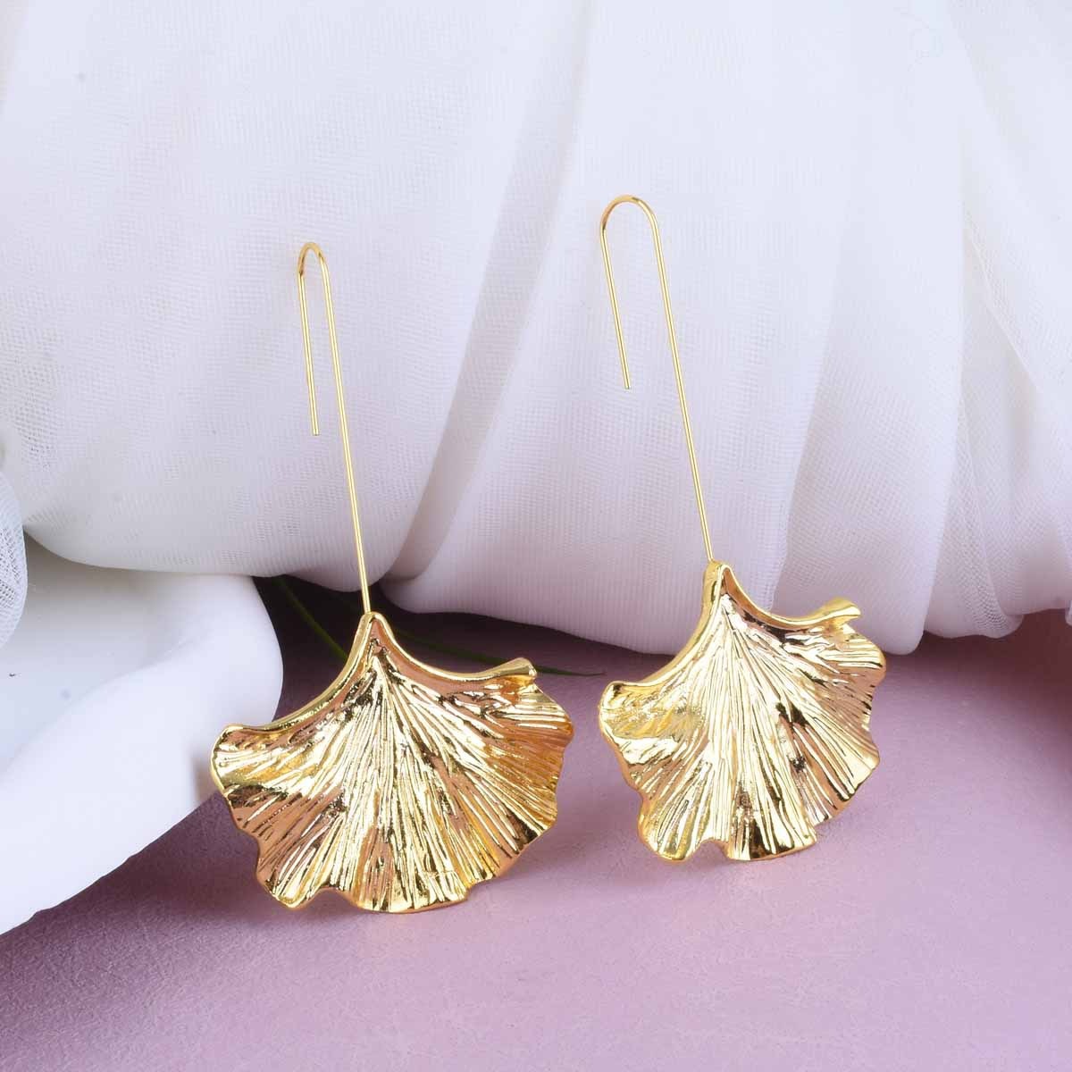 Bliss – Boucles d'oreilles pétales vintage dorées