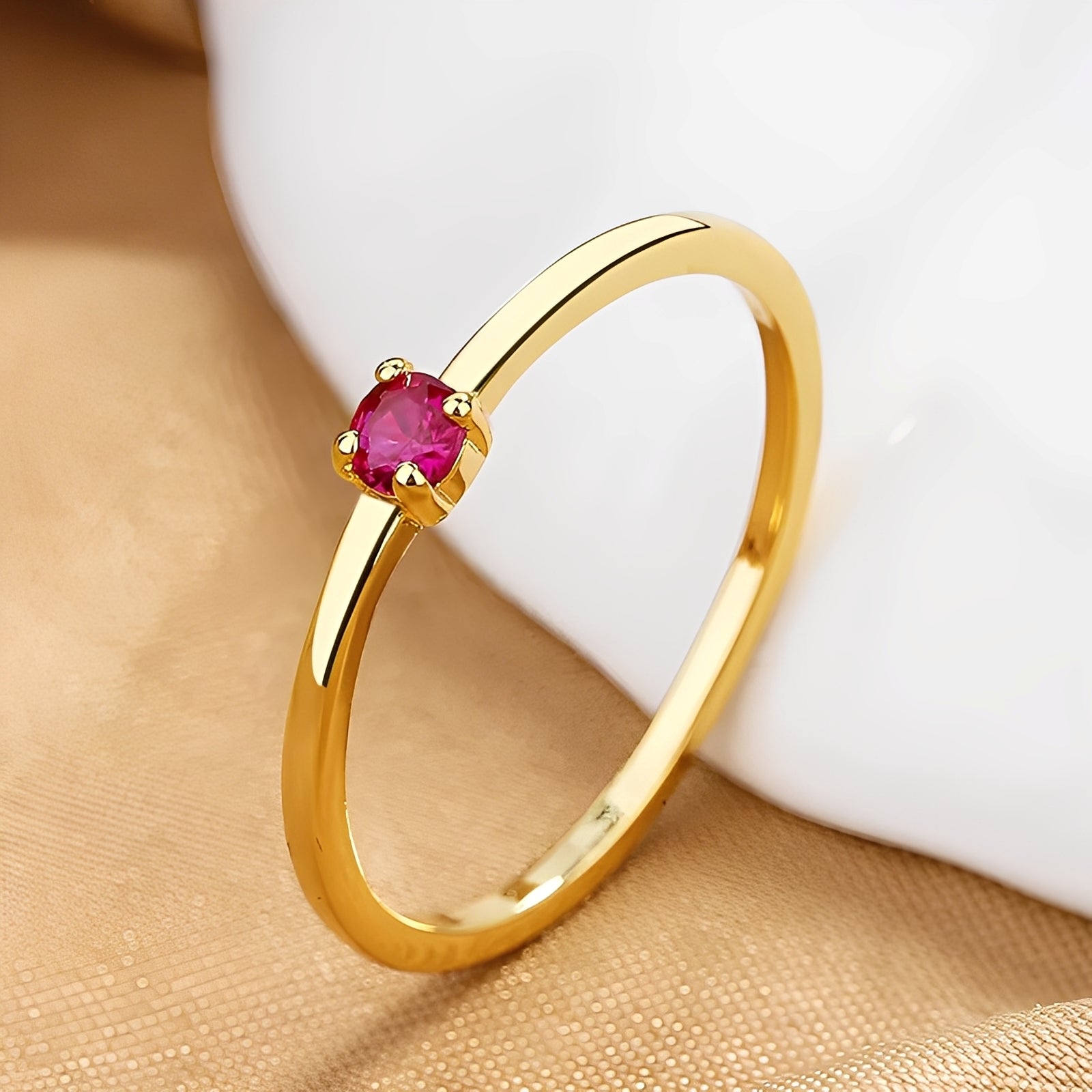 Rowena – Bague empilable en pierre de naissance